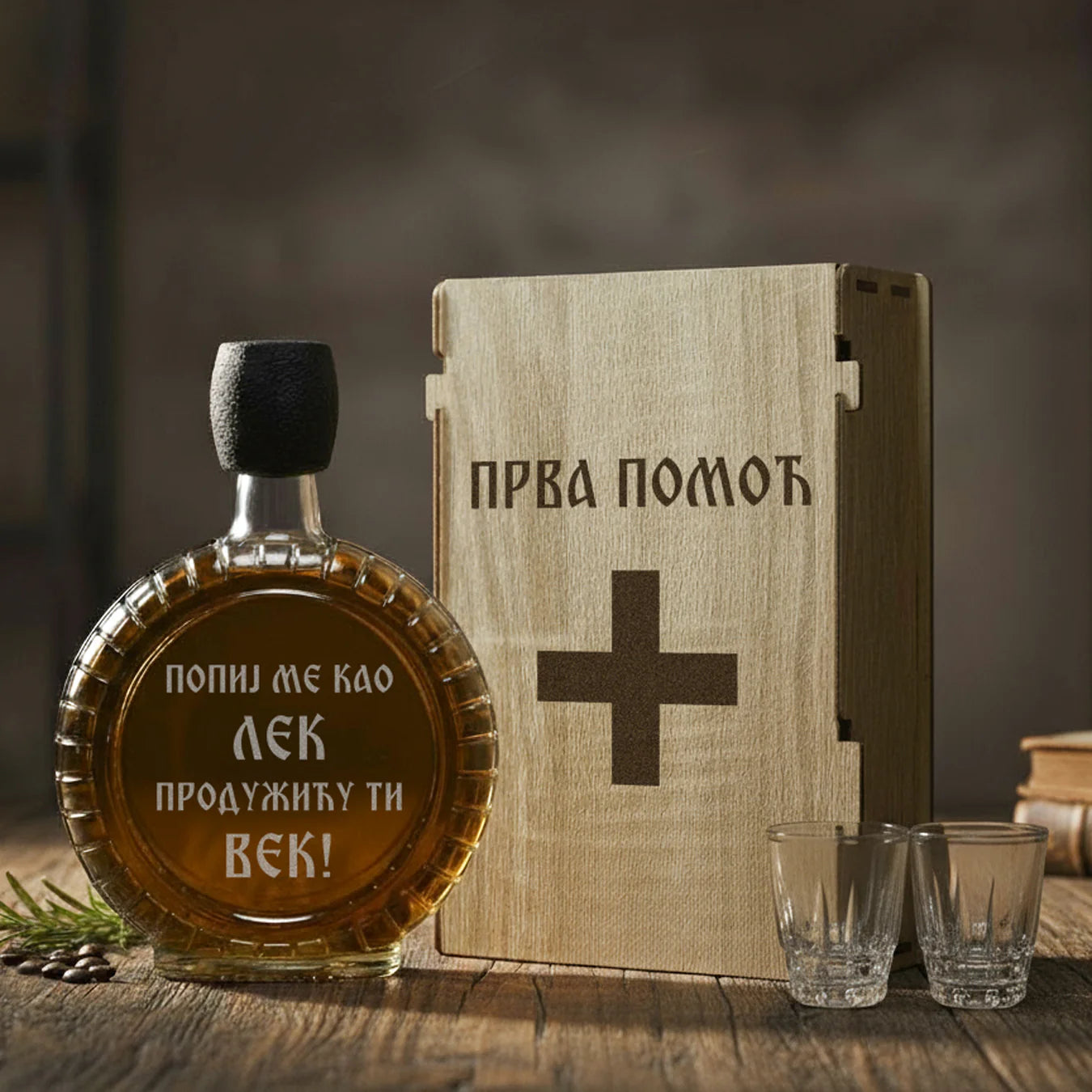 Poklon Prva pomoć, izgravirana kutija sa čuturom za rakiju sa dve čašice