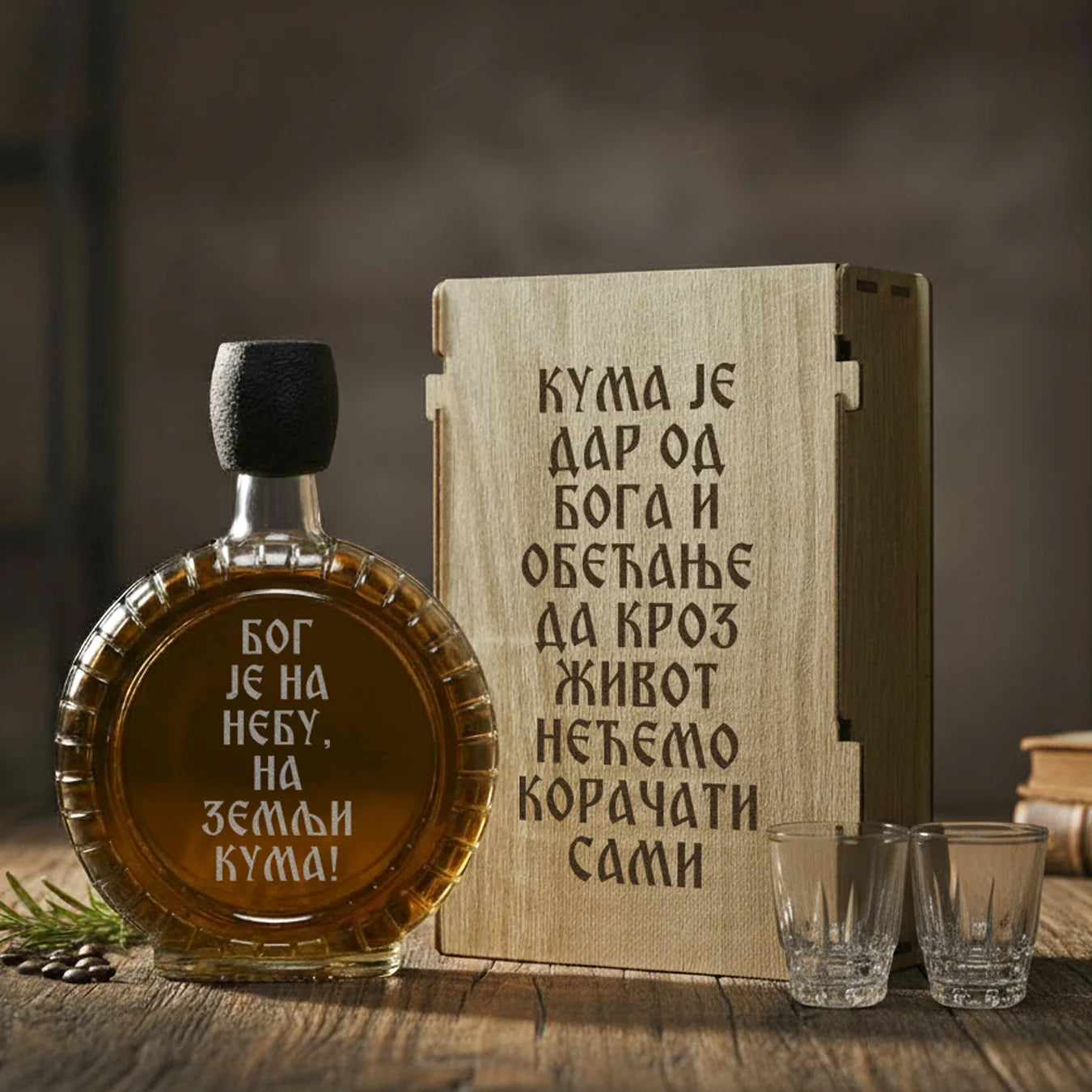 Poklon za kumu, izgravirana kutija sa čuturom za rakiju i dve čašice