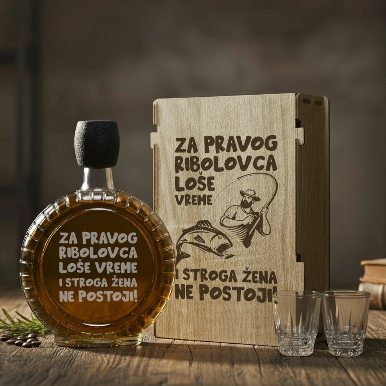 Poklon za ribolovce - Za pravog ribolovca, izgravirana kutija sa čuturom za rakiju i dve čašice