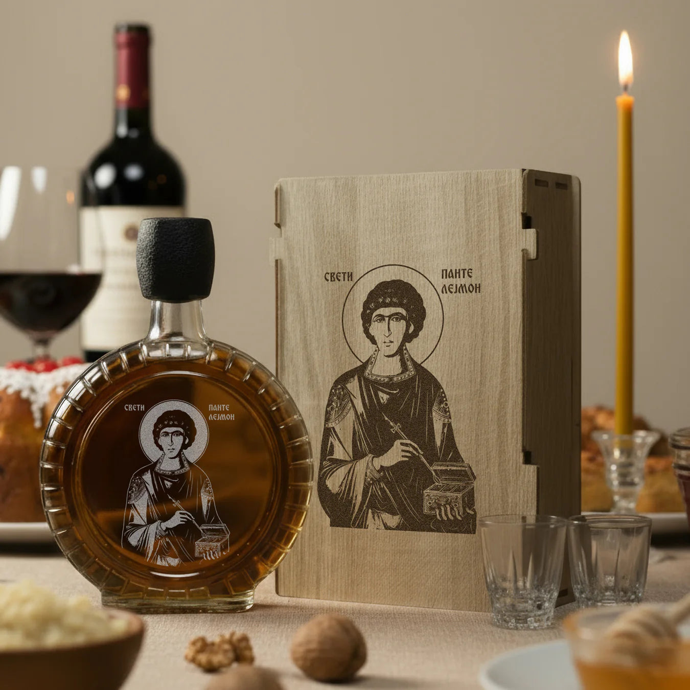 Slavski poklon Sveti Pantelejmon izgravirana kutija sa čuturom za rakiju i dve čašice