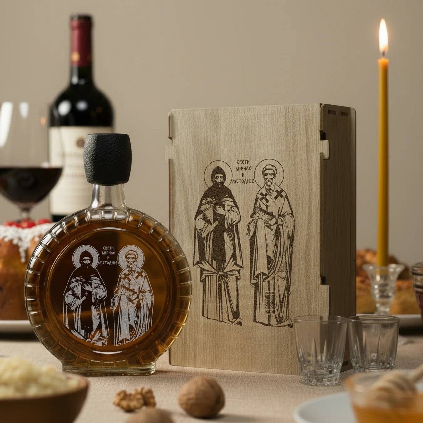 Slavski poklon Sveti Ćirilo i Metodije, izgravirana kutija sa čuturom za rakiju i dve čašice