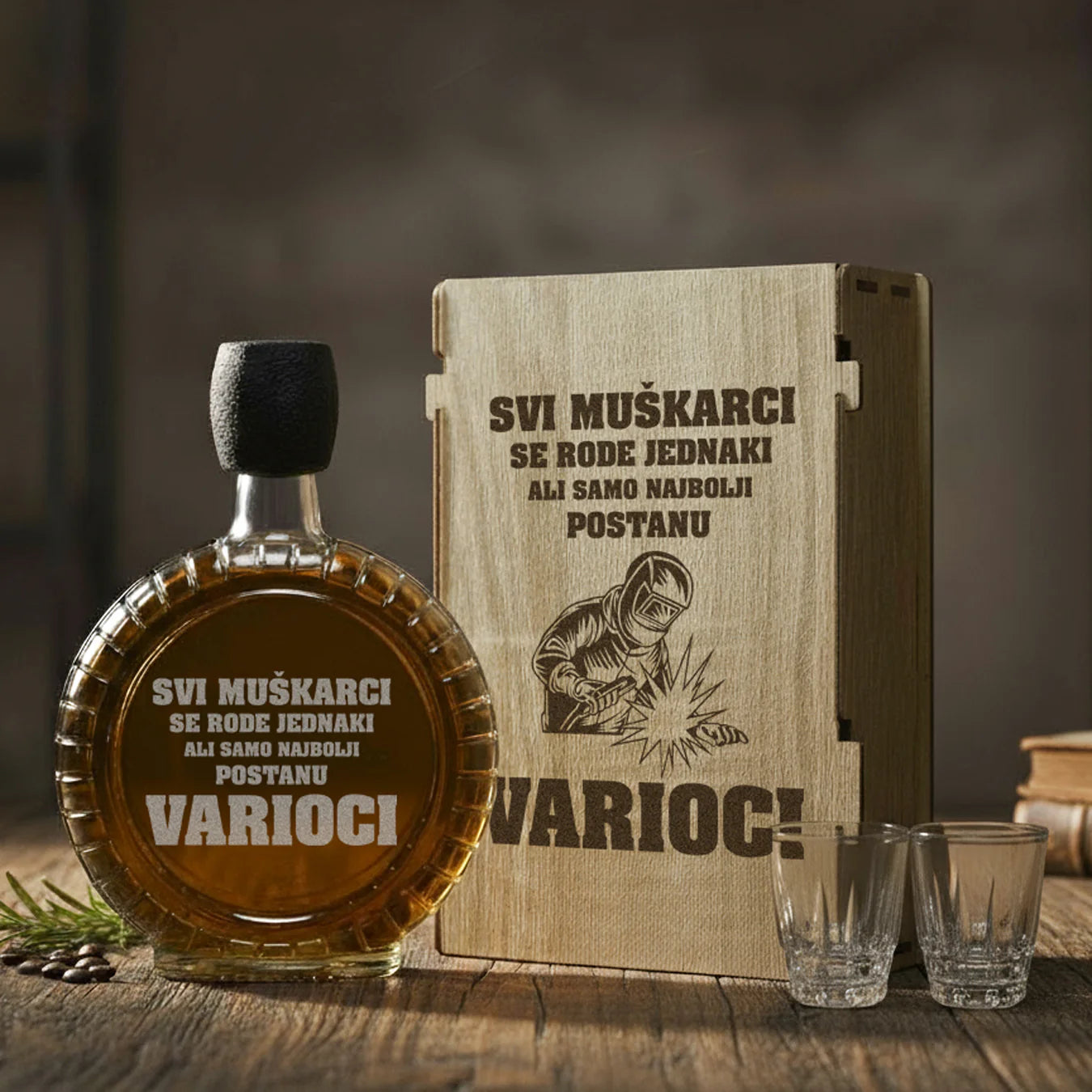 Poklon za Varioce, izgravirana kutija sa čuturom za rakiju i dve čašice