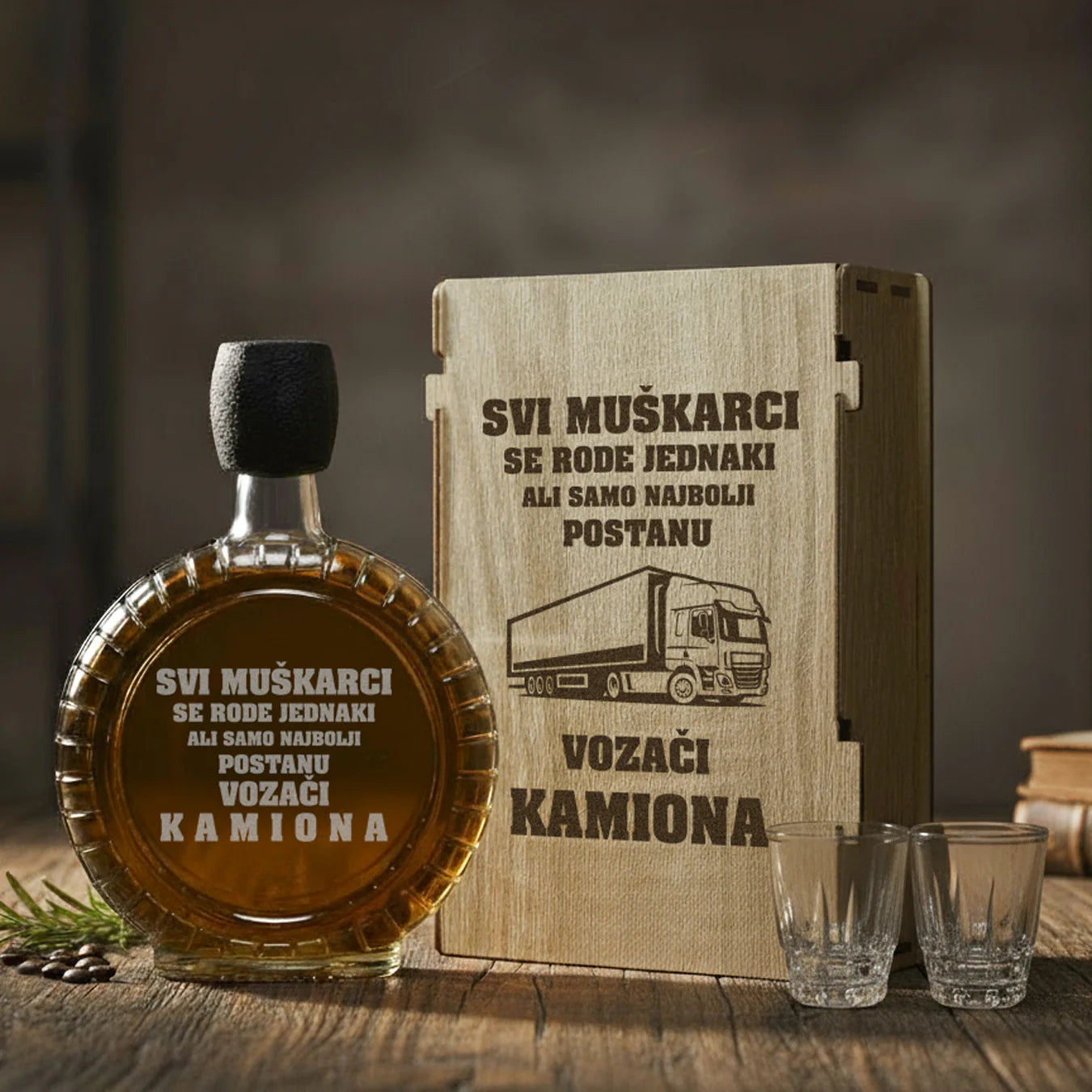 Poklon za vozače - Vozač kamiona, izgravirana kutija sa čuturom za rakiju i dve čašice