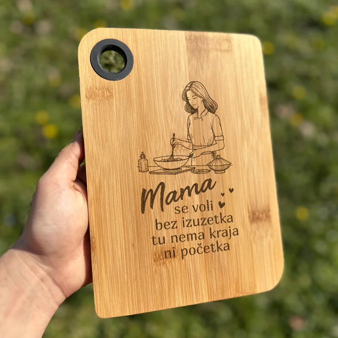 Izgravirana poklon kuhinjska daska mama se voli bez izuzetka tu nema kraja ni početka