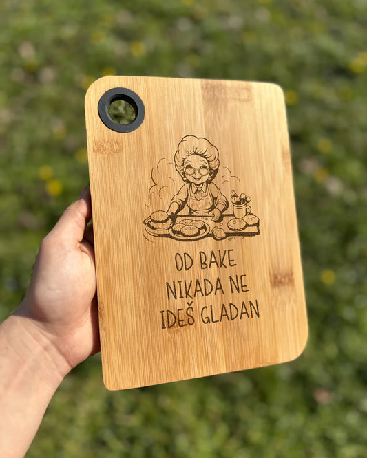 Izgravirana poklon kuhinjska daska od bake nikada ne ideš gladan