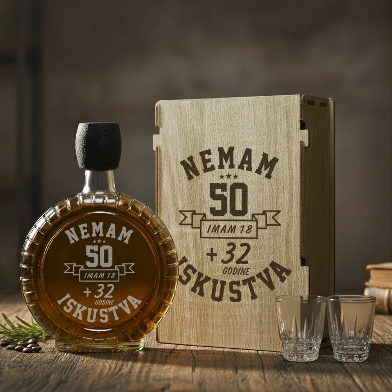 Poklon za 50. rođendan, izgravirana kutija sa čuturom za rakiju i dve čašice