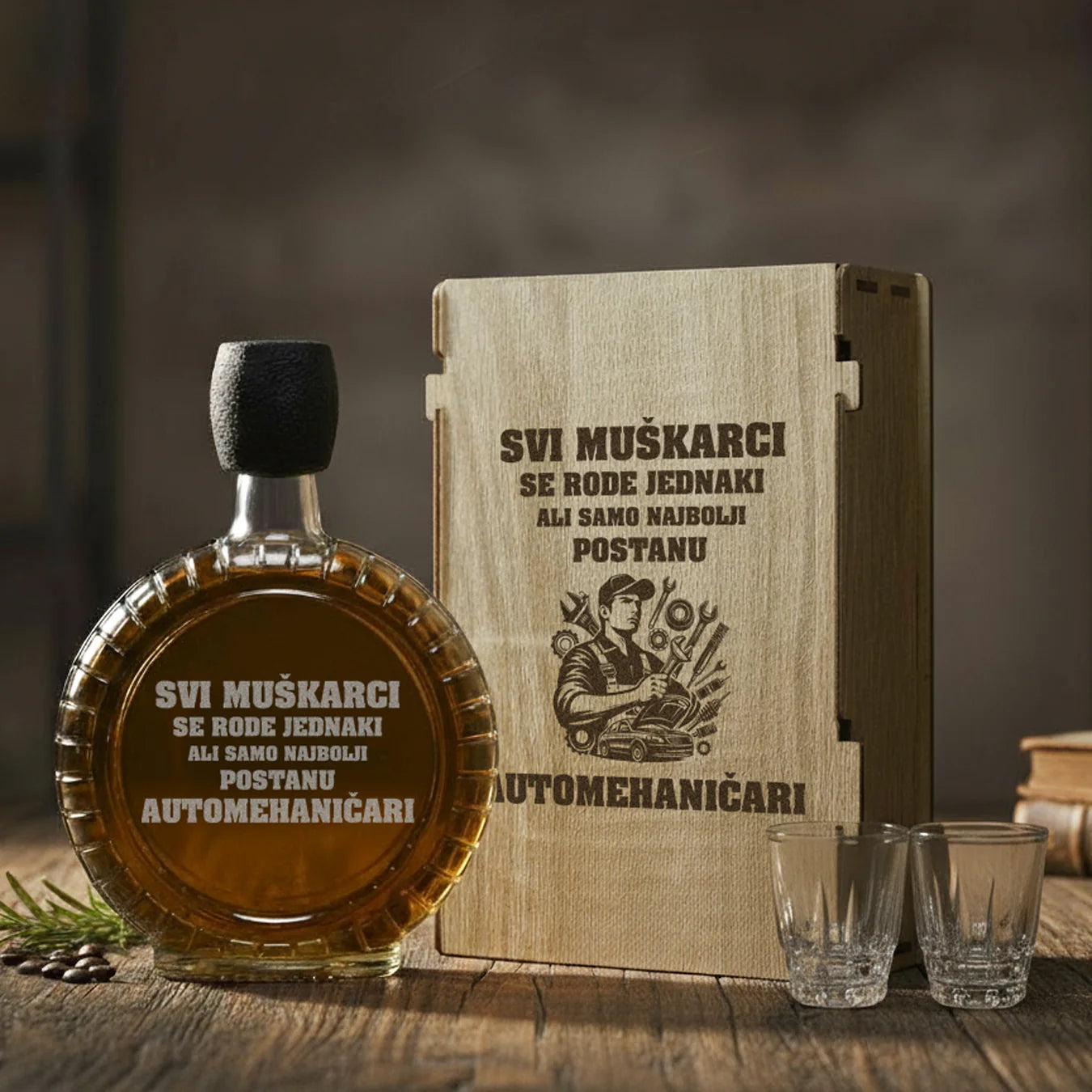 Poklon za automehaničare, izgravirana kutija sa čuturom za rakiju i dve čašice