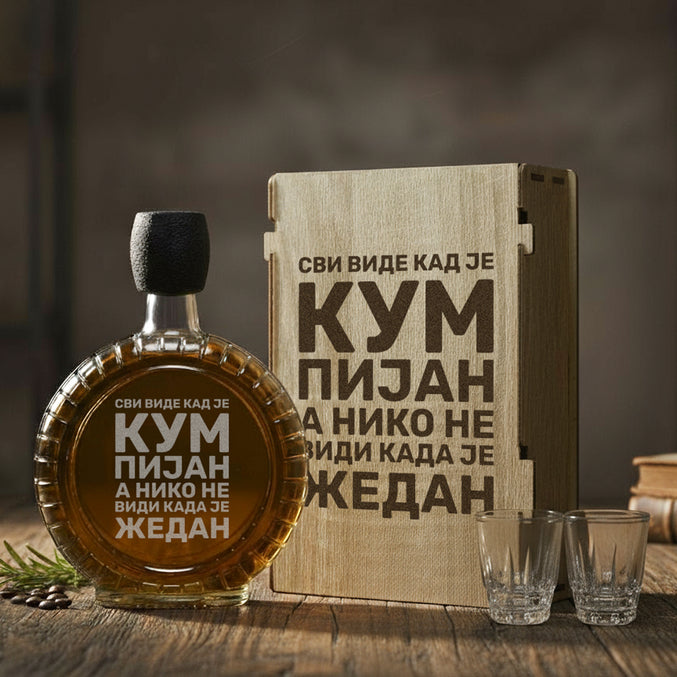 Poklon za kuma - Kum je žedan, izgravirana kutija sa čuturom za rakiju i dve čašice