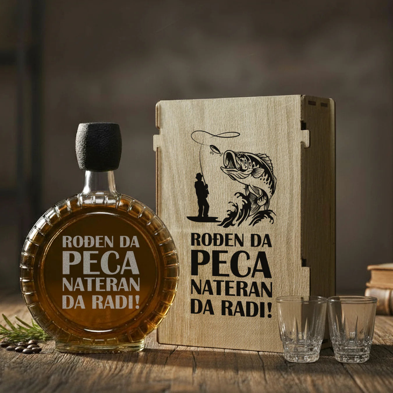 Poklon set za ribolovce - Rođen da peca, sa 2 čašice (rakija nije uključena)