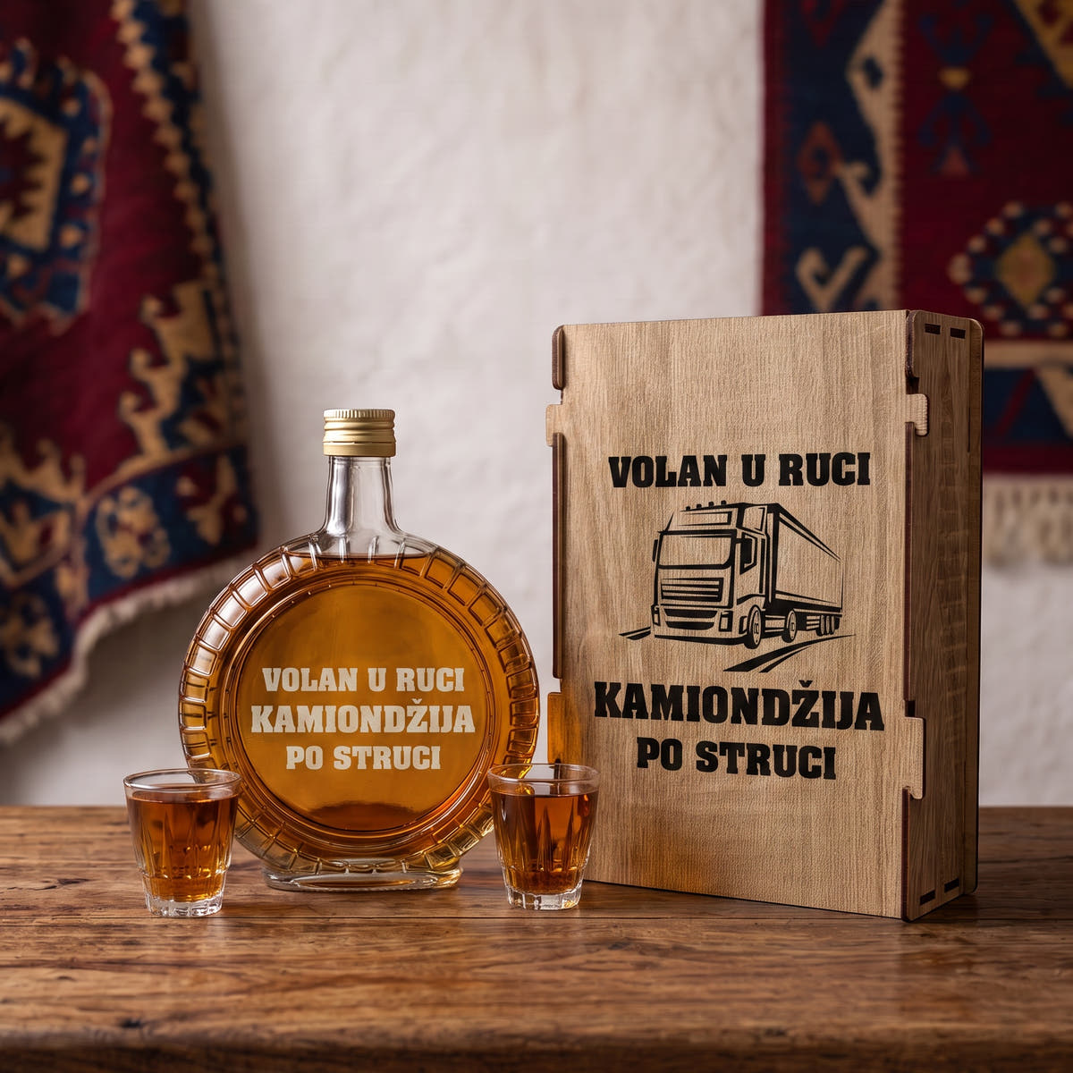 Poklon set za kamiondžiju sa graviranim kamionom i porukom Volan u ruci kamiondžija po struci