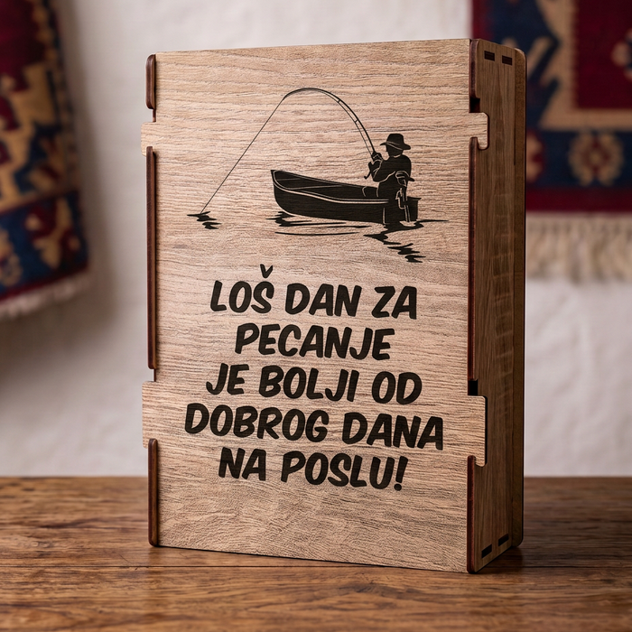 Poklon set za ribolovce - Loš dan za pecanje, sa 2 čašice (rakija nije uključena)